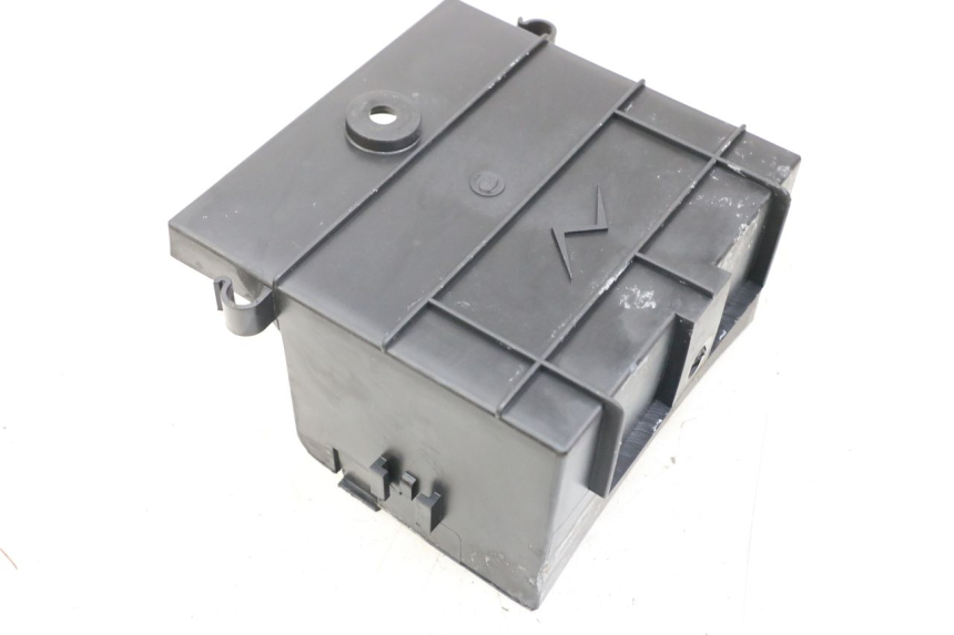 photo de BATTERIEKASTEN KYMCO XCITING 250 (2006 - 2009) - Zoom auf Gebrauchszustand