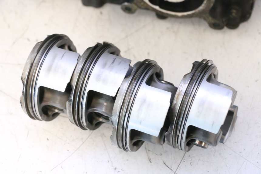 photo de MOTORGEHÄUSE YAMAHA YZF R6 600 (2008 - 2009) - Detaillierte Sichtprüfung
