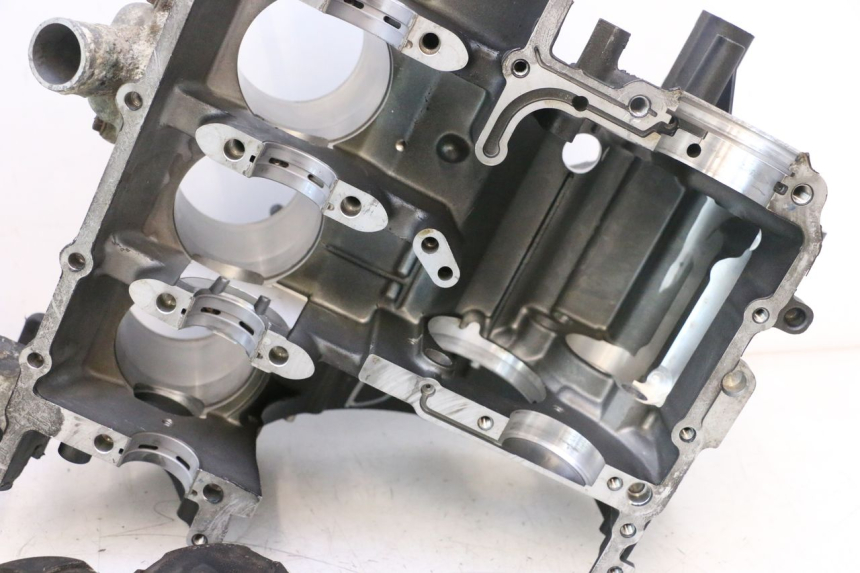 photo de MOTORGEHÄUSE YAMAHA YZF R6 600 (2008 - 2009) - Oberflächenzustand und Material