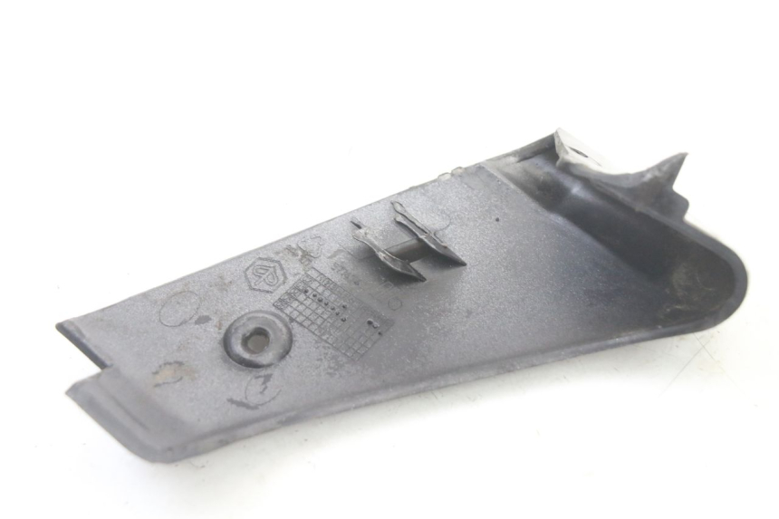 photo de RECHTER HINTERER SEITENSCHWELLER PIAGGIO VESPA GRANTURISMO 125 (2003 - 2007) - Details der Befestigungspunkte