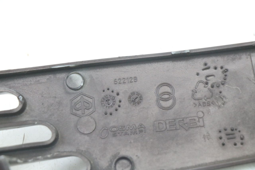 photo de UNTERBODEN HINTEN RECHTS PIAGGIO VESPA LX IE 125 (2010 - 2012) - Oberflächenzustand und Material