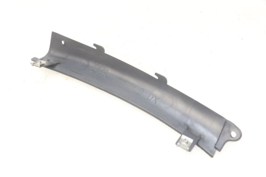 photo de RECHTER HINTERER SEITENSCHWELLER APRILIA SR LC 50 (1997 - 2004) - Detailansicht des Bauteils