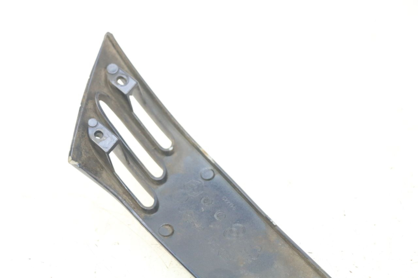 photo de RECHTER HINTERER SEITENSCHWELLER PIAGGIO VESPA LXV 125 (2006 - 2009) - Details der Befestigungspunkte