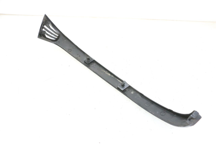 photo de RECHTER HINTERER SEITENSCHWELLER PIAGGIO VESPA S 2T 50 (2007 - 2014) - Details der Befestigungspunkte