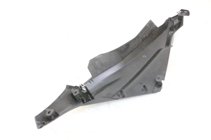 photo de UNTERBODEN HINTEN RECHTS YAMAHA XMAX X-MAX 125 (2021 - 2025) - Zoom auf Gebrauchszustand