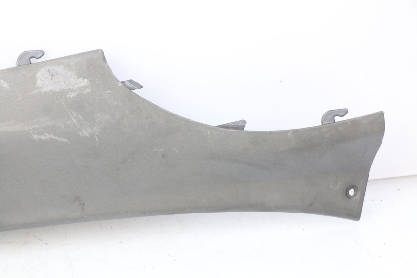 photo de RECHTER HINTERER SEITENSCHWELLER PIAGGIO X9 EVOLUTION 125 (2003 - 2007) - Oberflächenzustand und Material