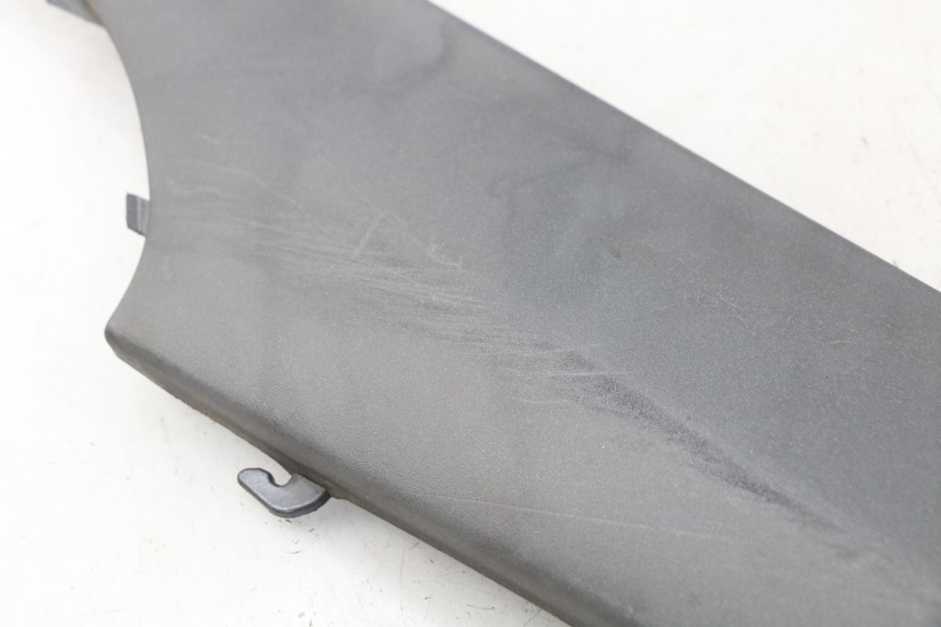 photo de RECHTER HINTERER SEITENSCHWELLER PIAGGIO X9 125 (2000 - 2003) - Detailansicht des Bauteils