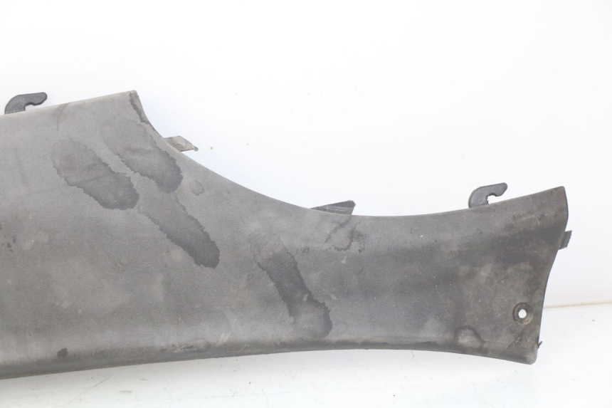 photo de RECHTER HINTERER SEITENSCHWELLER PIAGGIO X9 125 (2000 - 2003) - Details der Befestigungspunkte