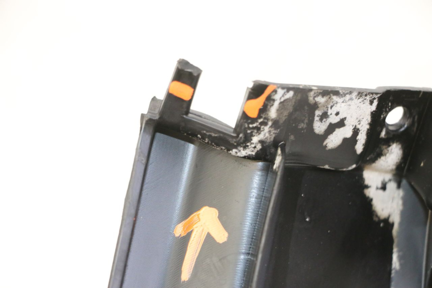 photo de LINKER HINTERER KOTFLüGEL LINKS PIAGGIO MP3 LT 400 (2007 - 2012) - Zoom auf Gebrauchszustand