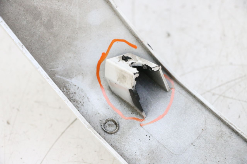 photo de UNTERBODEN HINTEN LINKS PIAGGIO VESPA GTS SUPER IE 125 (2009 - 2016) - Detailansicht des Bauteils