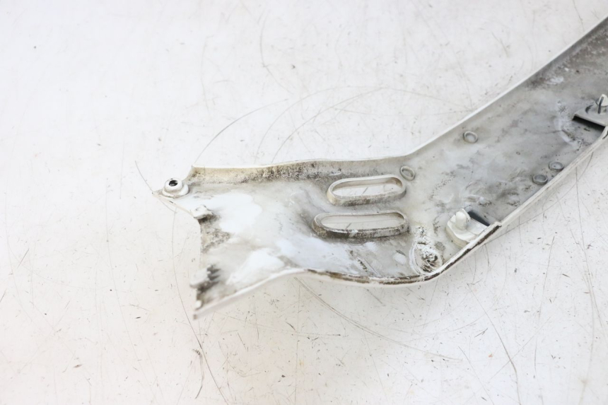 photo de UNTERBODEN HINTEN LINKS PIAGGIO VESPA GTS SUPER IE 125 (2009 - 2016) - Details der Befestigungspunkte