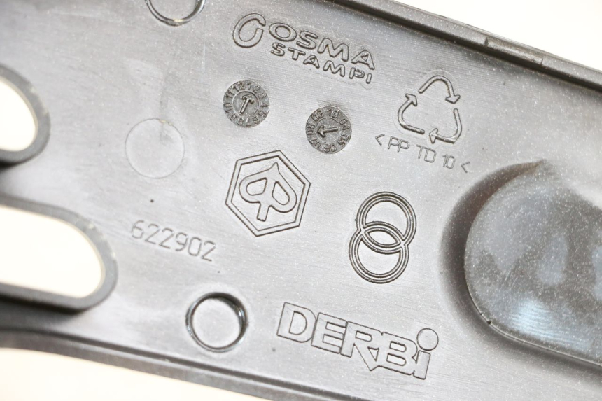 photo de LINKER HINTERER KOTFLüGEL LINKS PIAGGIO VESPA LX 2T 50 (2005 - 2013) - Detailansicht des Bauteils