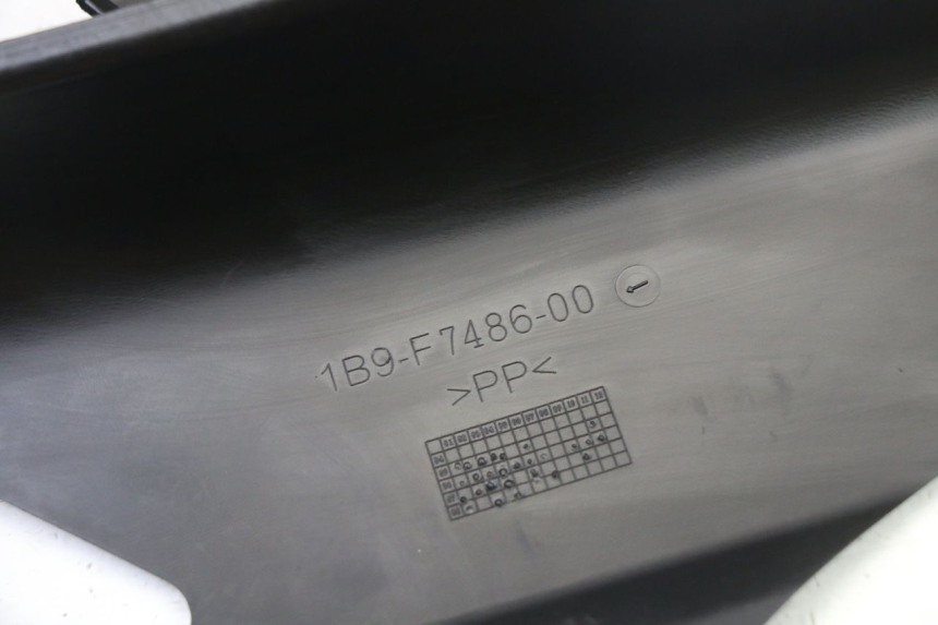 photo de UNTERBODEN HINTEN LINKS YAMAHA XMAX X-MAX 125 (2006 - 2009) - Details der Befestigungspunkte