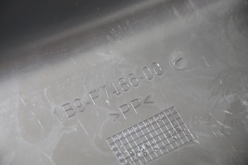 photo de UNTERBODEN HINTEN LINKS YAMAHA XMAX X-MAX 125 (2006 - 2009) - Details der Befestigungspunkte