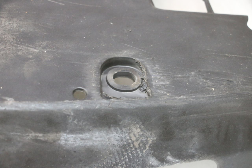 photo de UNTERBODEN SUZUKI BURGMAN 125 (2007 - 2014) - Details der Befestigungspunkte