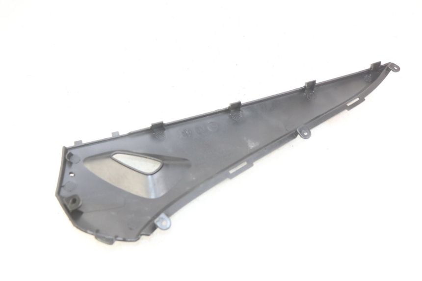 photo de RECHTER SEITENSCHWELLER KYMCO AGILITY 16+ 4T 50 (2018 - 2023) - Zoom auf Gebrauchszustand