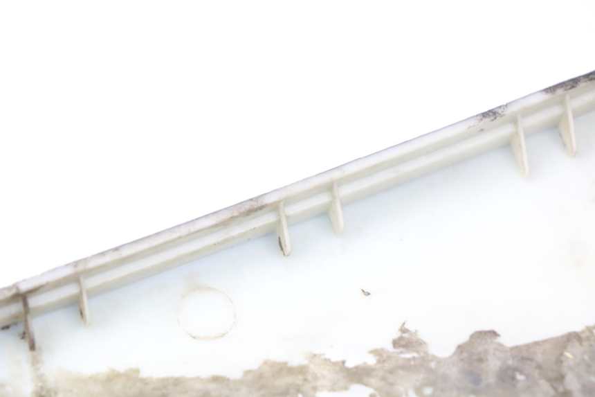 photo de RECHTER SEITENSCHWELLER JONWAY AZTRAL 125 (2008 - 2017) - Details der Befestigungspunkte