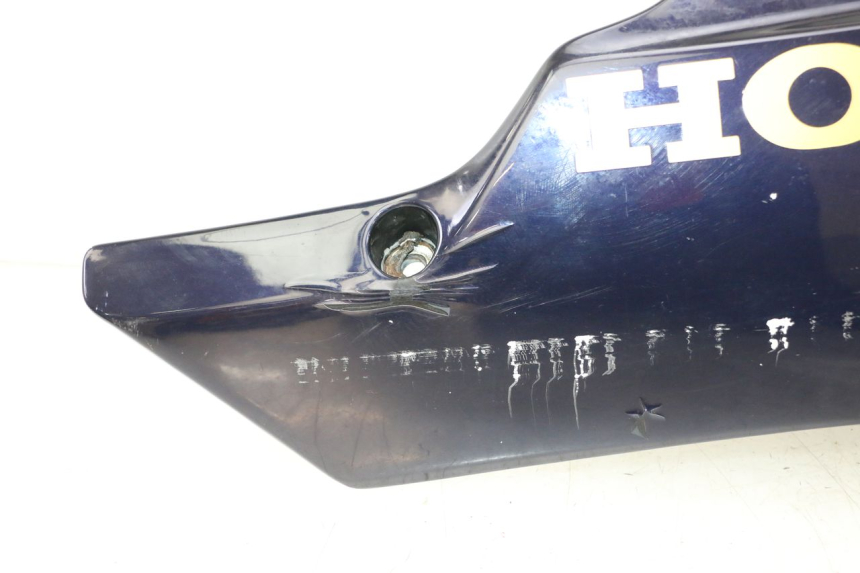 photo de UNTERBODEN RECHTS HONDA CBR RR FIREBLADE 900 (1992 - 1994) - Fokus auf die Struktur