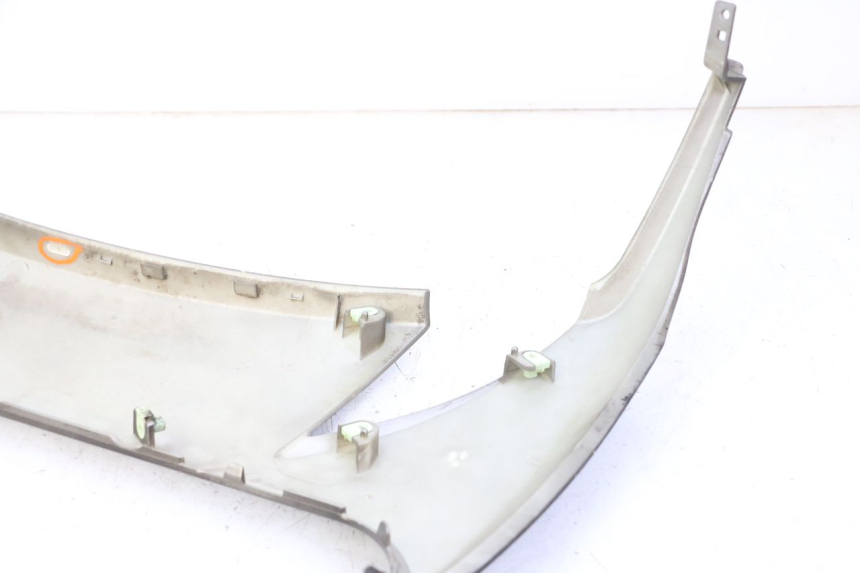 photo de RECHTER SEITENSCHWELLER PEUGEOT CITYSTAR 50 (2013 - 2017) - Detailansicht des Bauteils