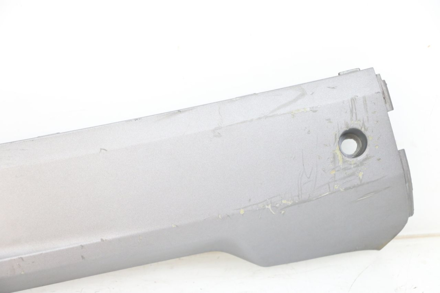 photo de RECHTER SEITENSCHWELLER SYM FIDDLE 3 III 125 (2014 - 2020) - Details der Befestigungspunkte