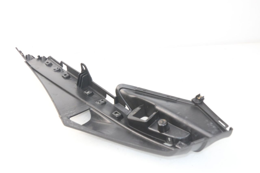 photo de UNTERBODEN RECHTS PIAGGIO FLY IE 125 (2012 - 2017) - Detailansicht des Bauteils