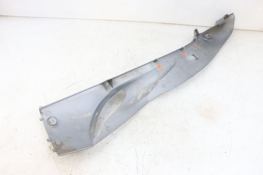 photo de UNTERBODEN RECHTS SYM GTS EVO 125 (2009 - 2013) - Detailansicht des Bauteils