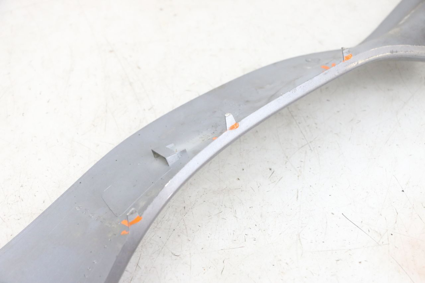 photo de UNTERBODEN RECHTS SYM GTS EVO 125 (2009 - 2013) - Details der Befestigungspunkte