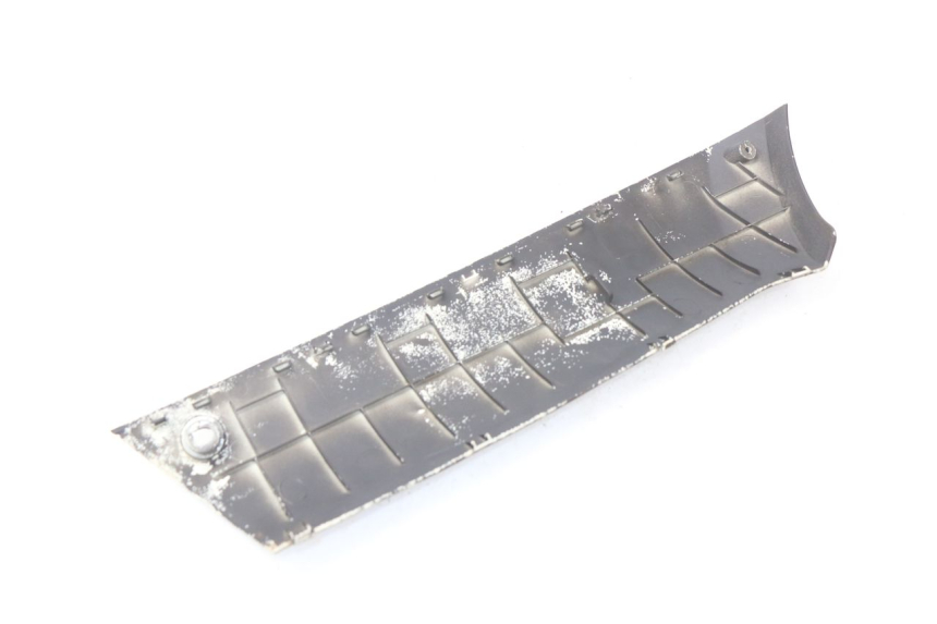 photo de RECHTER SEITENSCHWELLER PEUGEOT KISBEE 2T 50 (2010 - 2017) - Details der Befestigungspunkte