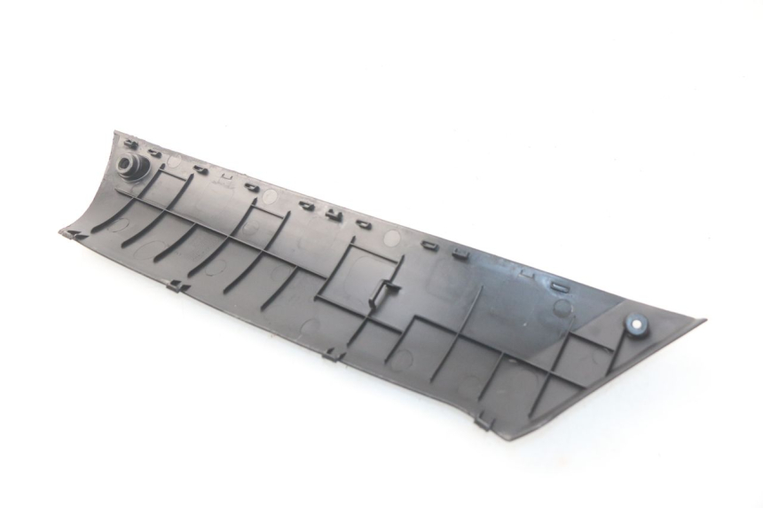 photo de RECHTER SEITENSCHWELLER PEUGEOT KISBEE 2T 50 (2010 - 2017) - Details der Befestigungspunkte