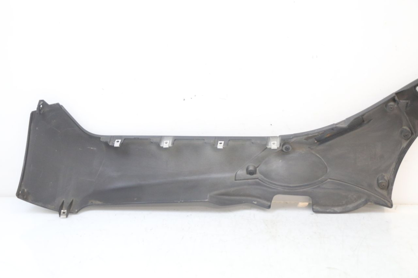 photo de UNTERBODEN RECHTS PIAGGIO MP3 HPE 350 (2018 - 2020) - Details der Befestigungspunkte