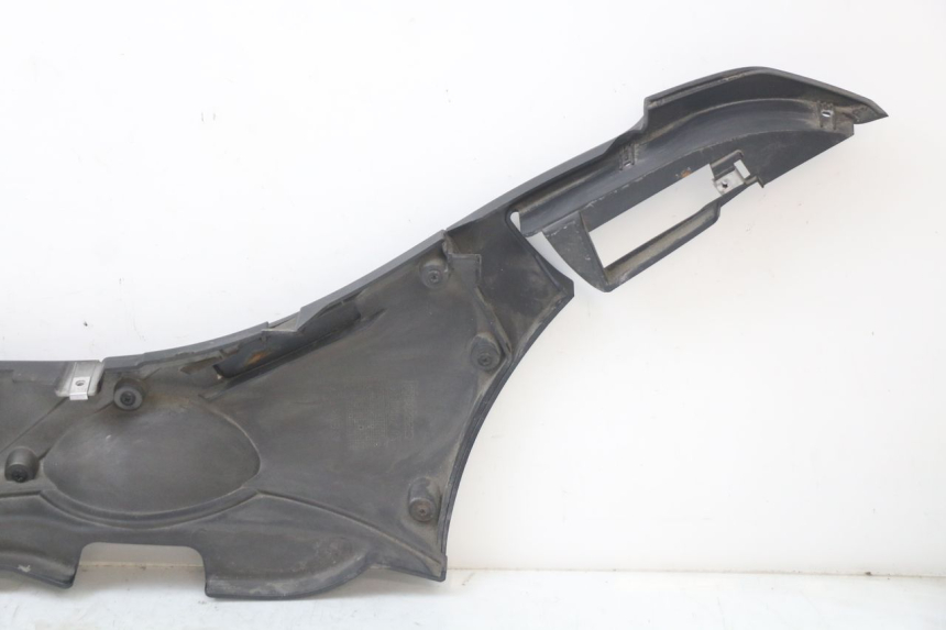 photo de UNTERBODEN RECHTS PIAGGIO MP3 HPE 350 (2018 - 2020) - Oberflächenzustand und Material