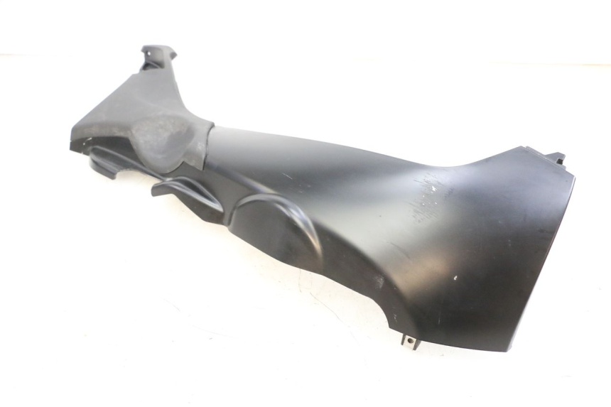 photo de UNTERBODEN RECHTS PIAGGIO MP3 HPE 350 (2018 - 2020) - Details der Befestigungspunkte