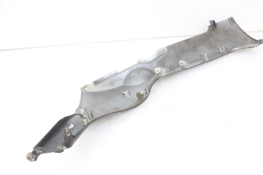 photo de UNTERBODEN RECHTS PIAGGIO MP3 LT 300 (2010 - 2016) - Details der Befestigungspunkte