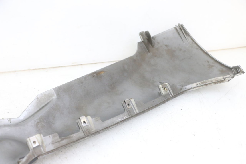 photo de UNTERBODEN RECHTS PIAGGIO MP3 LT 300 (2010 - 2016) - Oberflächenzustand und Material