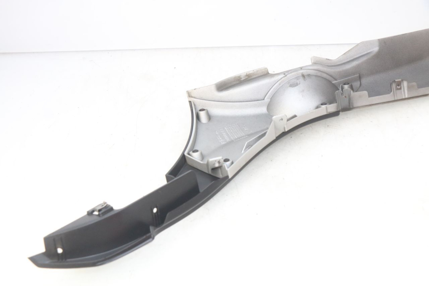 photo de RECHTER SEITENSCHWELLER PIAGGIO MP3 500 (2014 - 2017) - Zoom auf Gebrauchszustand