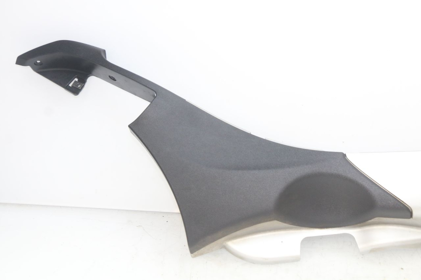 photo de RECHTER SEITENSCHWELLER PIAGGIO MP3 500 (2014 - 2017) - Details der Befestigungspunkte