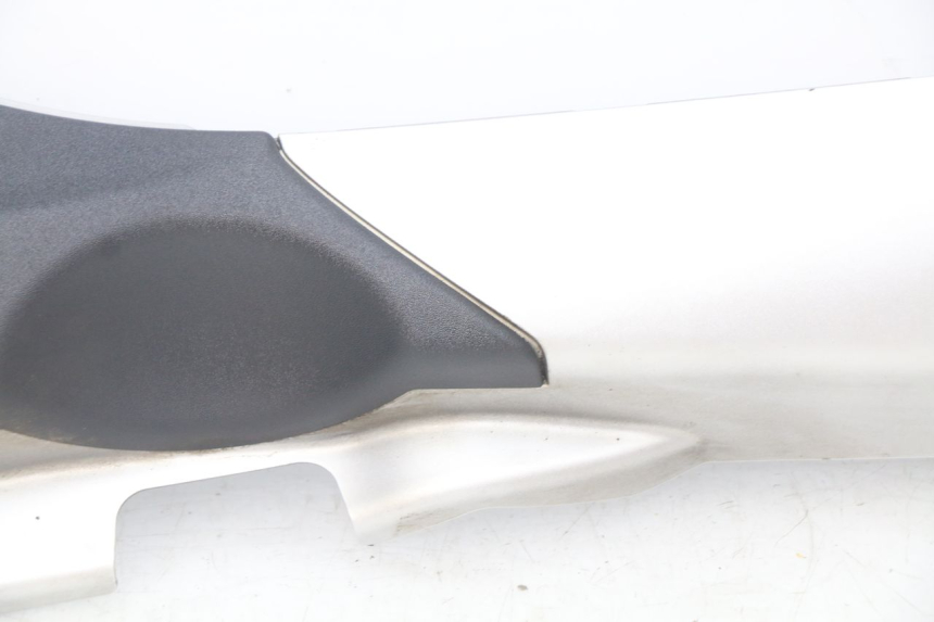 photo de RECHTER SEITENSCHWELLER PIAGGIO MP3 500 (2014 - 2017) - Oberflächenzustand und Material