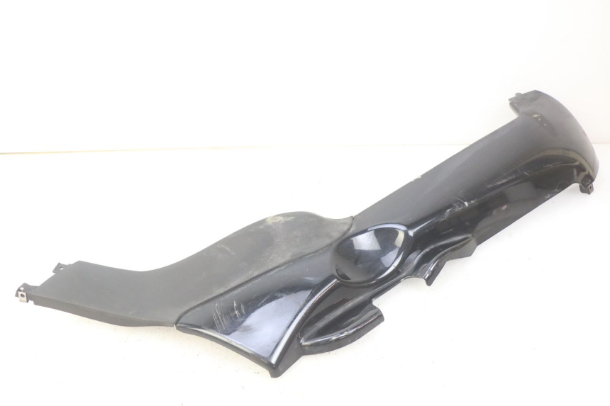 photo de RECHTER SEITENSCHWELLER PIAGGIO MP3 125 (2006 - 2014) - Details der Befestigungspunkte