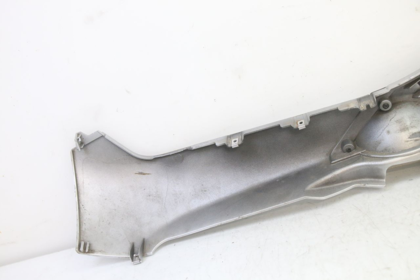 photo de RECHTER SEITENSCHWELLER PIAGGIO MP3 500 (2014 - 2017) - Details der Befestigungspunkte