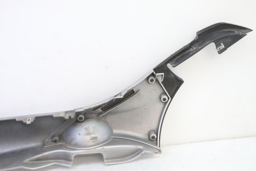 photo de RECHTER SEITENSCHWELLER PIAGGIO MP3 500 (2014 - 2017) - Oberflächenzustand und Material