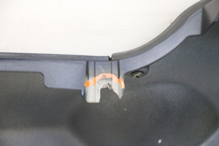 photo de UNTERBODEN RECHTS PIAGGIO MP3 RL 250 (2006 - 2010) - Details der Befestigungspunkte