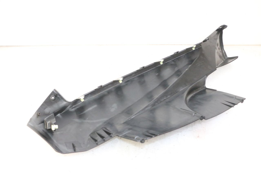 photo de UNTERBODEN RECHTS PEUGEOT SATELIS 125 (2013 - 2018) - Detailansicht des Bauteils