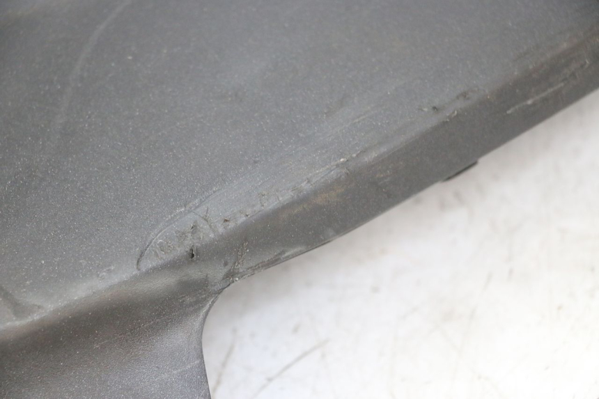 photo de UNTERBODEN RECHTS PEUGEOT SATELIS 125 (2013 - 2018) - Details der Befestigungspunkte