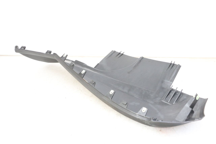 photo de UNTERBODEN RECHTS PEUGEOT SATELIS 125 (2013 - 2018) - Kennzeichnungen und Originalreferenzen