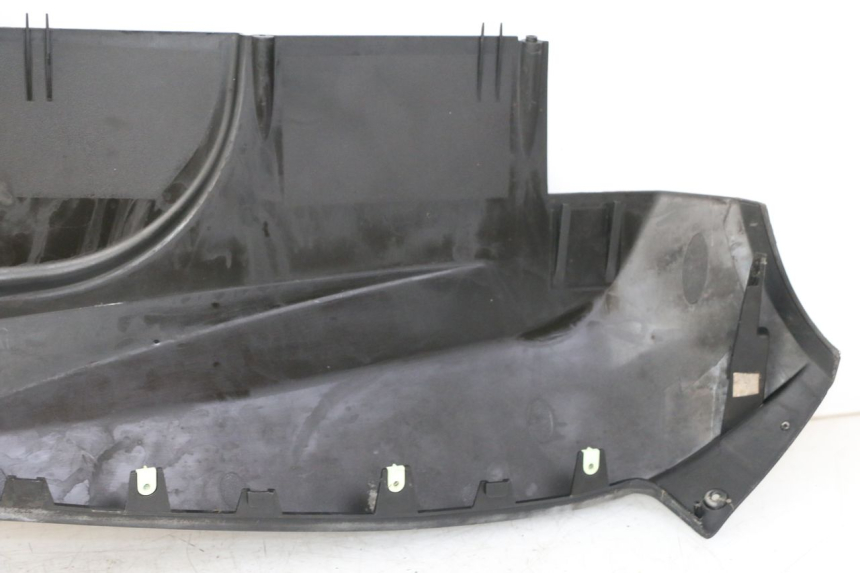 photo de UNTERBODEN RECHTS PEUGEOT SATELIS COMPRESSOR K15 125 (2006 - 2009) - Zoom auf Gebrauchszustand