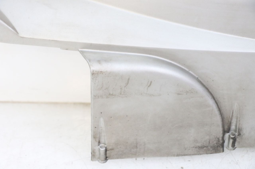 photo de UNTERBODEN RECHTS PEUGEOT SATELIS 125 (2010 - 2012) - Weitere Ansicht des Artikels