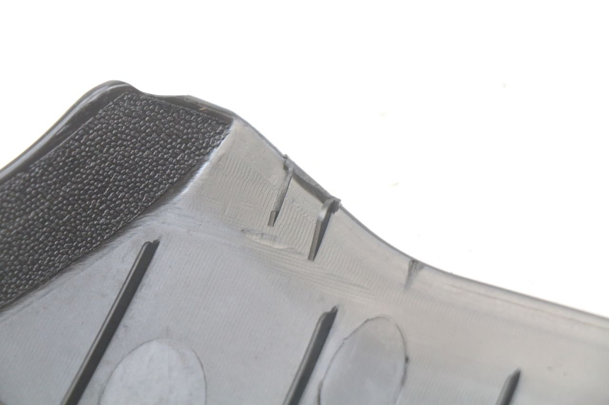 photo de RECHTER SEITENSCHWELLER PEUGEOT STREETZONE 4T 50 (2018 - 2023) - Zoom auf Gebrauchszustand