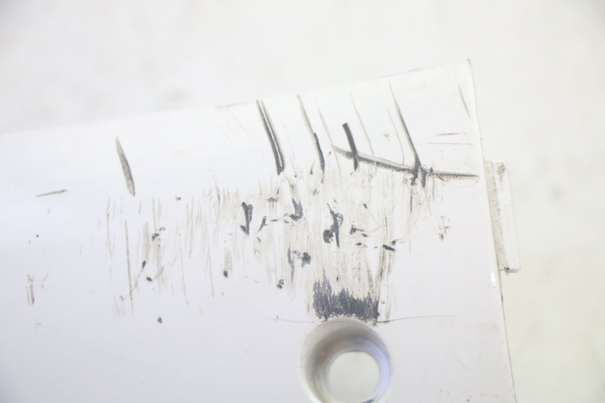 photo de UNTERBODEN RECHTS PEUGEOT TWEET PRO EFI 4T 50 (2021 - 2022) - Details der Befestigungspunkte