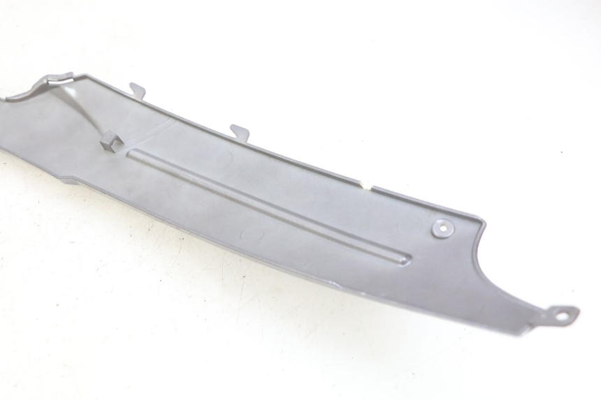 photo de RECHTER SEITENSCHWELLER PEUGEOT V-CLIC VCLIC 50 (2007 - 2013) - Details der Befestigungspunkte