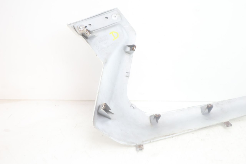 photo de RECHTER SEITENSCHWELLER YAMAHA XMAX X-MAX 125 (2006 - 2009) - Oberflächenzustand und Material